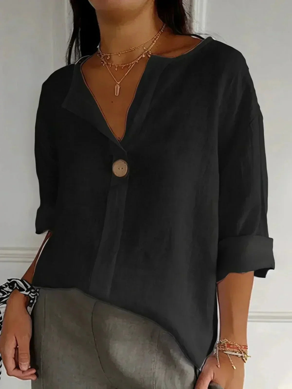 Amara | Relaxed V-Neck Top